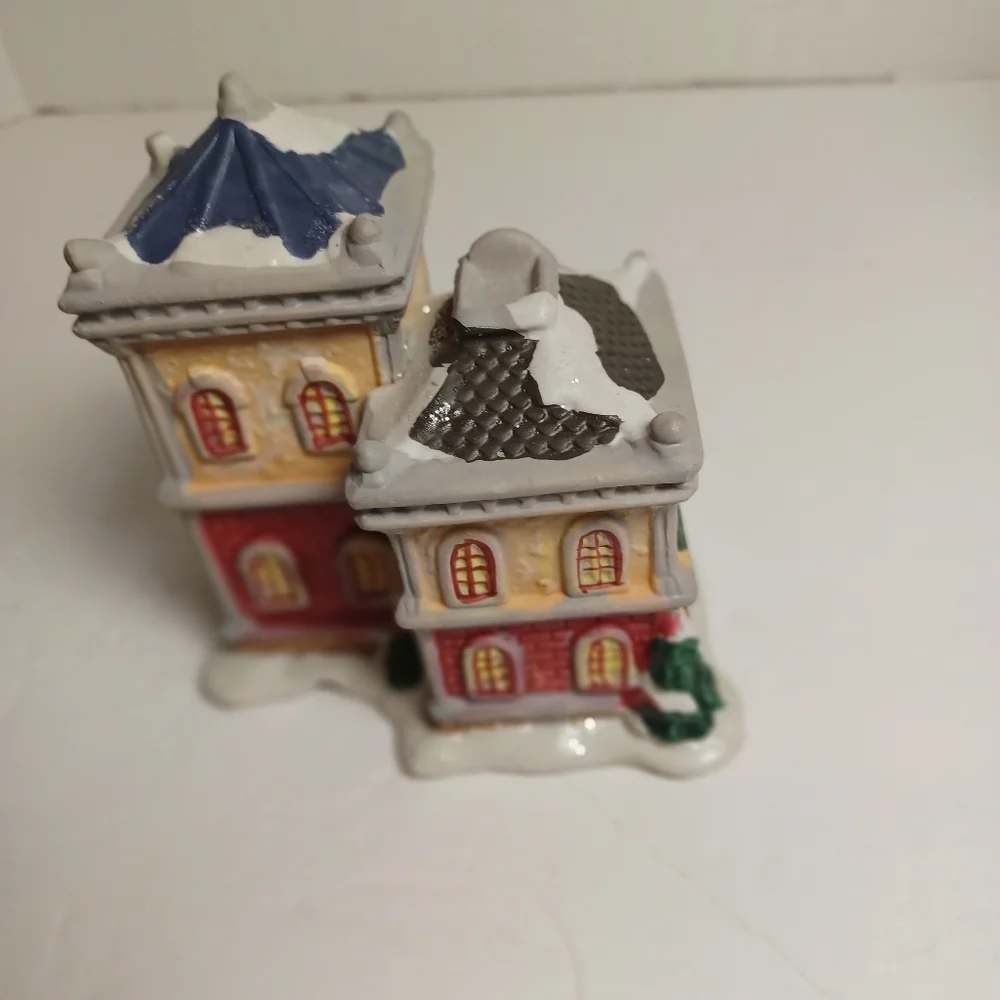 Wellington Square Collection 2004 Christmas‎ Village Fire Station Building